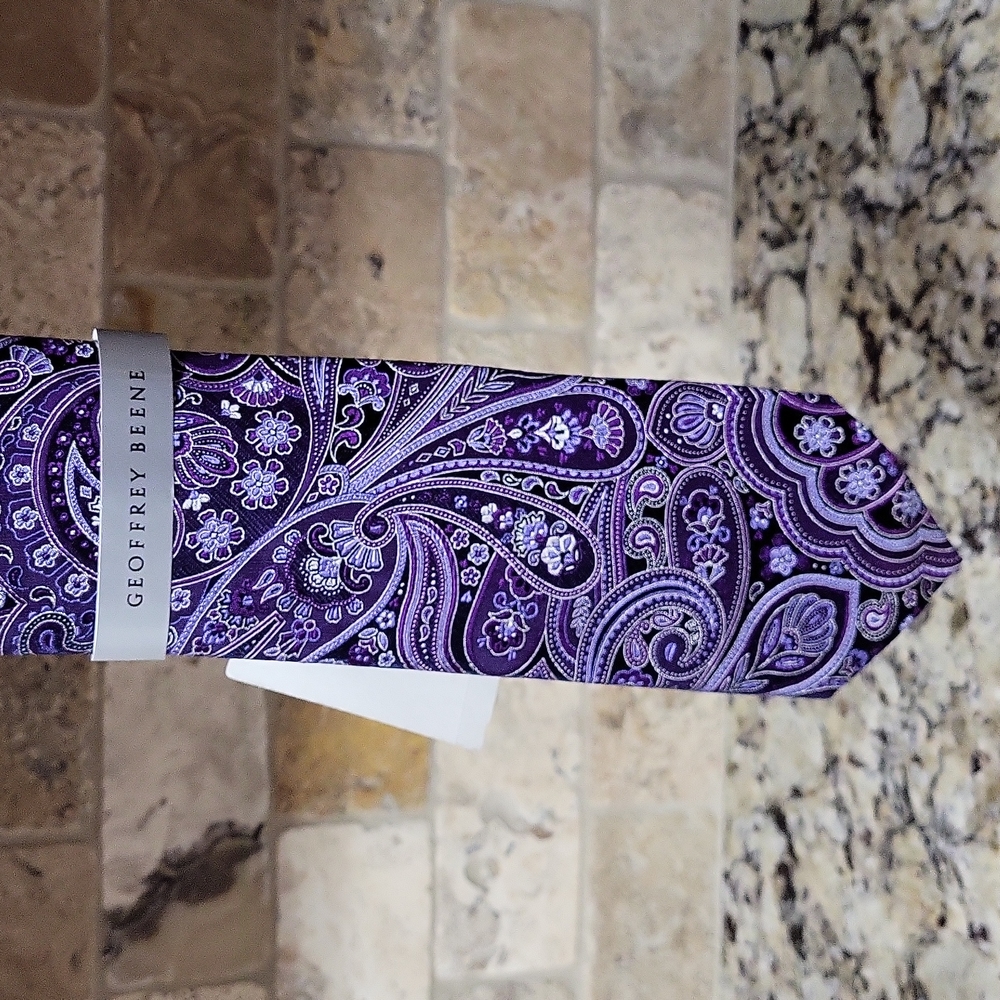 NWT Geoffrey Beene Men's Paisley Tie